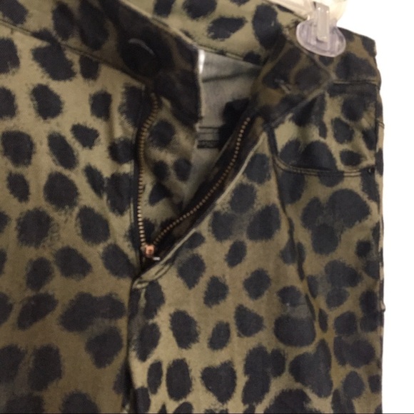 H & M Divided Green/Black Animal Print Jeggings - Picture 4 of 6